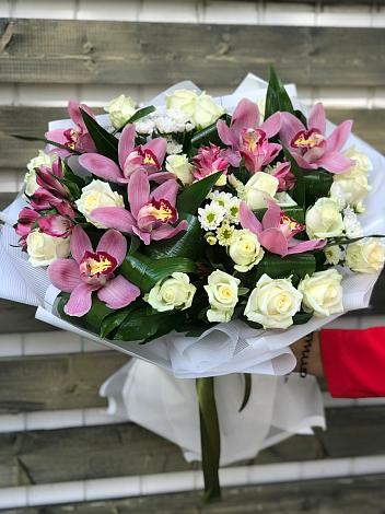 Букет цветов из: Розы и Хризантемы в Кирове
