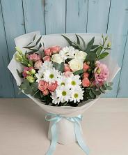 Букет цветов из:  Розы, Лизиантусы и Хризантемы в Кирове