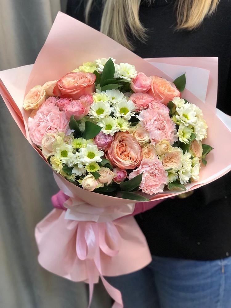 Букет нежные объятья в Кирове Букет цветов из: Гвоздики, Розы и Хризантемы в Кирове