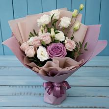 Букет цветов из:  Розы и Лизиантусы в Кирове