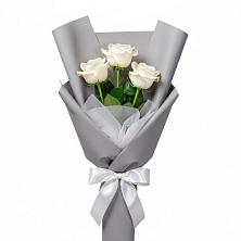Букет 3 белые розы в Кирове