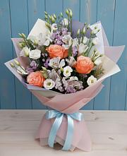 Букет цветов из:  Лизиантусы, Розы, Альстромерии и Гипсофила в Кирове