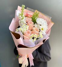 Букет цветов из:  Хризантемы и Розы в Кирове