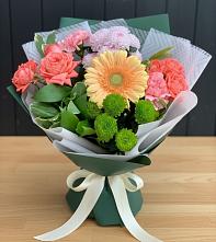 Букет цветов из:  Гвоздики, Розы, Герберы и Хризантемы в Кирове