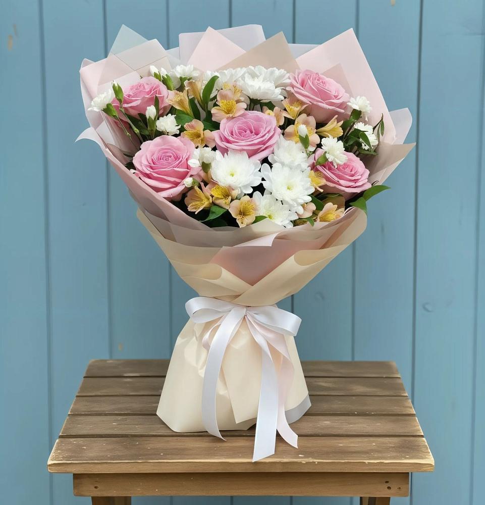 Букет цветов из: Гвоздики, Орхидеи и Розы в Кирове