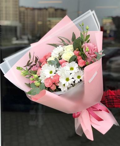 Букет цветов из: Розы, Лизиантусы и Хризантемы в Кирове