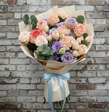 Букет цветов из:  Розы, Лизиантусы и Гвоздики в Кирове